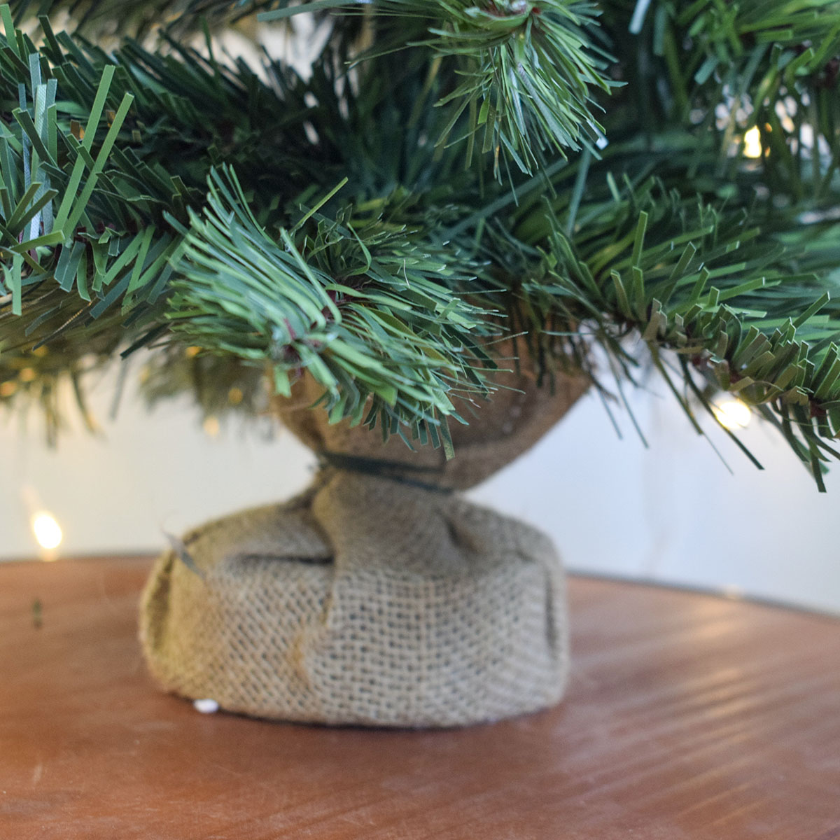 Árvore de Natal na Base de Juta Verde 60cm 67 Galhos| Natal