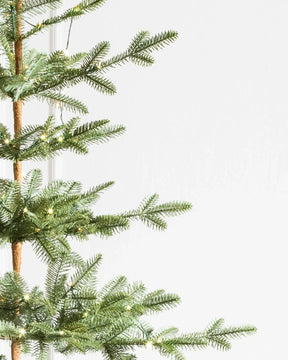 Árvore de Natal Slim Alpine com Galhos Articulados, Suporte Metálico e Micro LEDs Embutidos